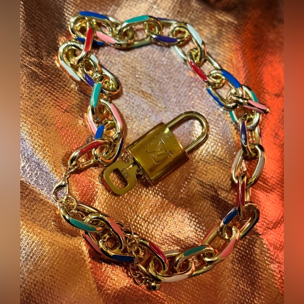 Louis Vuitton Vintage Padlock and Key #323 with Free Necklace EUC